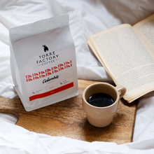Afbeelding uploaden naar galerij, koffie colombia en boek