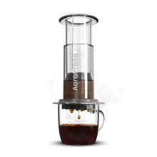 Afbeelding uploaden naar galerij, complete aeropress-kit met koffie
