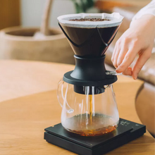 Afbeelding uploaden naar galerij, koffie zetten met een hario switch koffiezetapparaat
