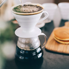 Afbeelding uploaden naar galerij, V60 koffie in de maak
